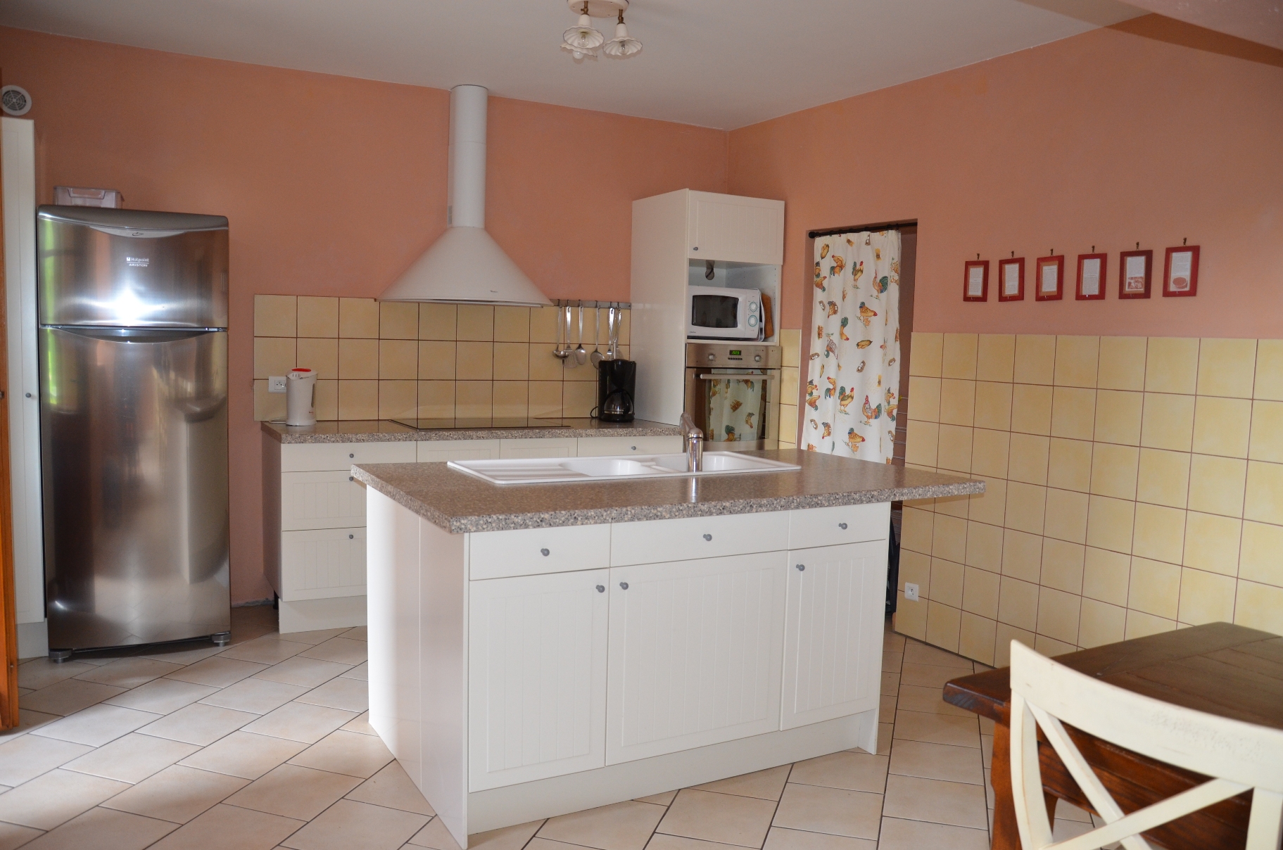 Salle � manger et sa chemin�e